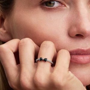 Sparkling Black Bow Ring