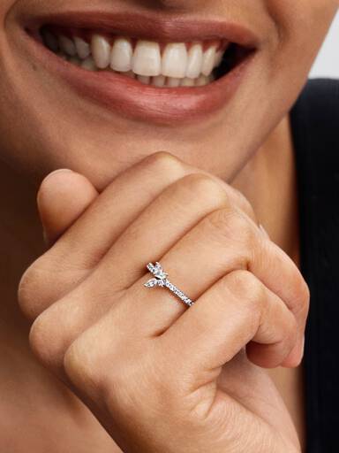 Sparkling Butterfly Ring