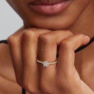 Sparkling Flower Ring