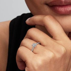 Sparkling Flower Ring