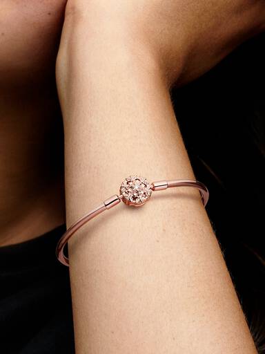 FINAL SALE - Pandora Moments Sparkling Snowflake Clasp Bangle