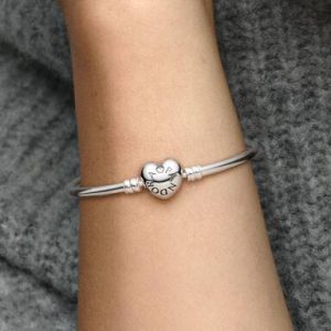 Pandora Moments Heart Clasp Bangle
