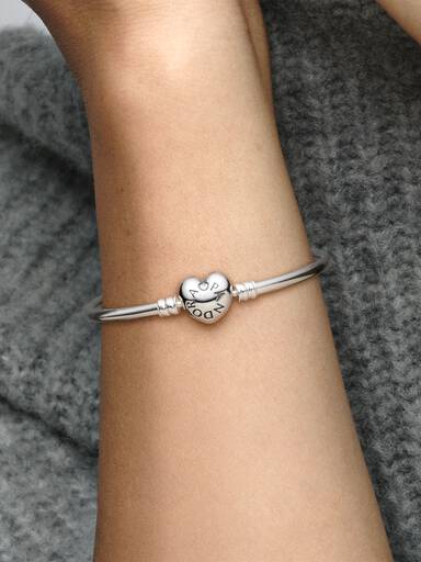 Pandora Moments Heart Clasp Bangle