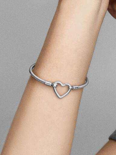 Pandora Moments Heart Closure Snake Chain Bracelet