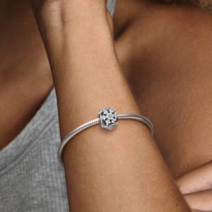 Sparkling Herbarium Cluster Round Charm