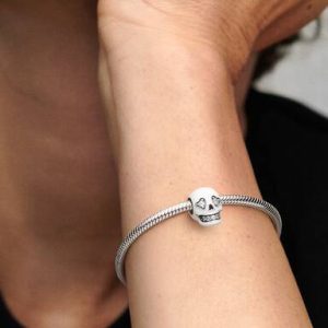 Glow-in-the-dark Sparkling Skull Charm