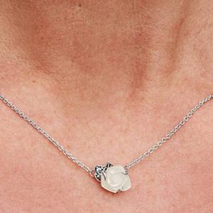 White Rose in Bloom Collier Necklace