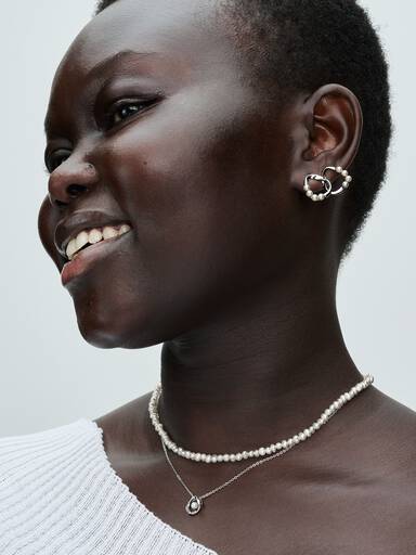 Organically Shaped Pavé Circle & Treated Freshwater Cultured Pearl Collier Necklace - Image 5