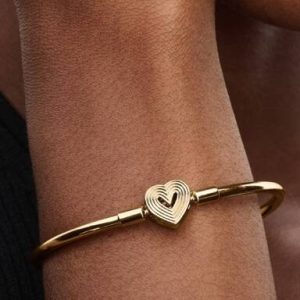 FINAL SALE - Radiating Heart Clasp Bangle