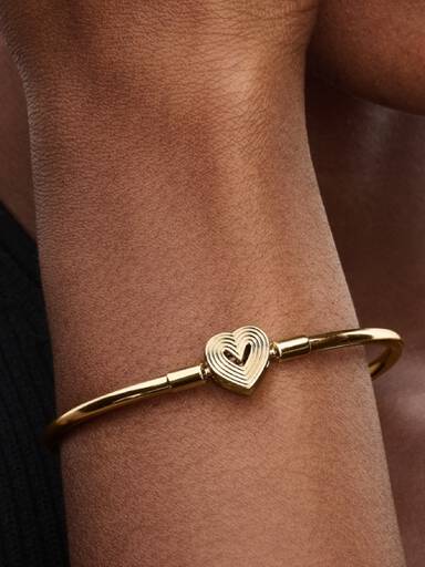 FINAL SALE - Radiating Heart Clasp Bangle