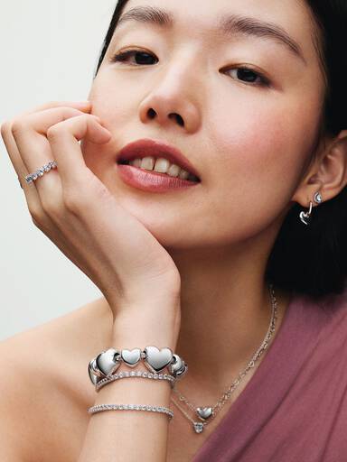 Band of Clear Hearts Ring - Image 4