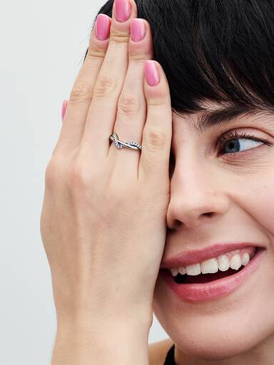Sparkling Intertwined Wave Ring - Image 3